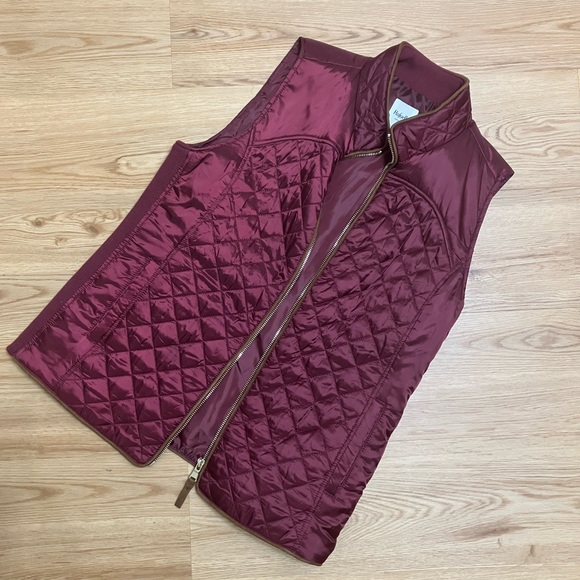 Women’s Puffer Vest - Picture 1 of 4
